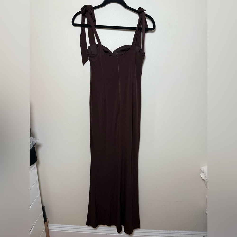 Selfie Leslie Brown Rose Garden Tied Shoulder Maxi Dress - Picture 4 of 7